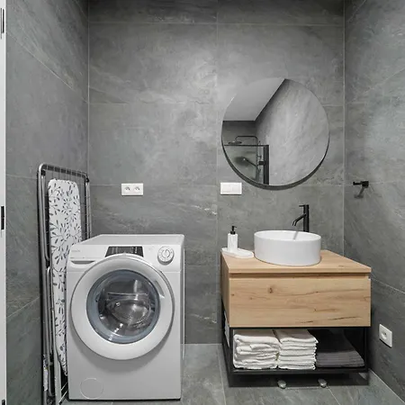 Old Town Modern Design - Ac & Wi-fi Διαμέρισμα Τρνάβα