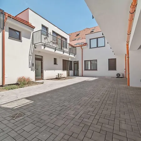 Διαμέρισμα Old Town Modern Design - Ac & Wi-fi Τρνάβα